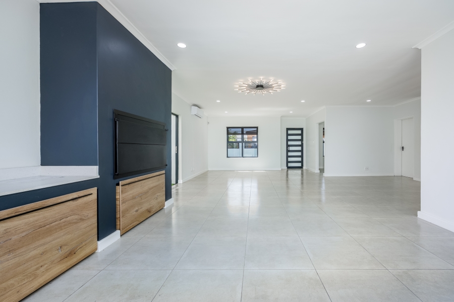 4 Bedroom Property for Sale in Haasendal Western Cape